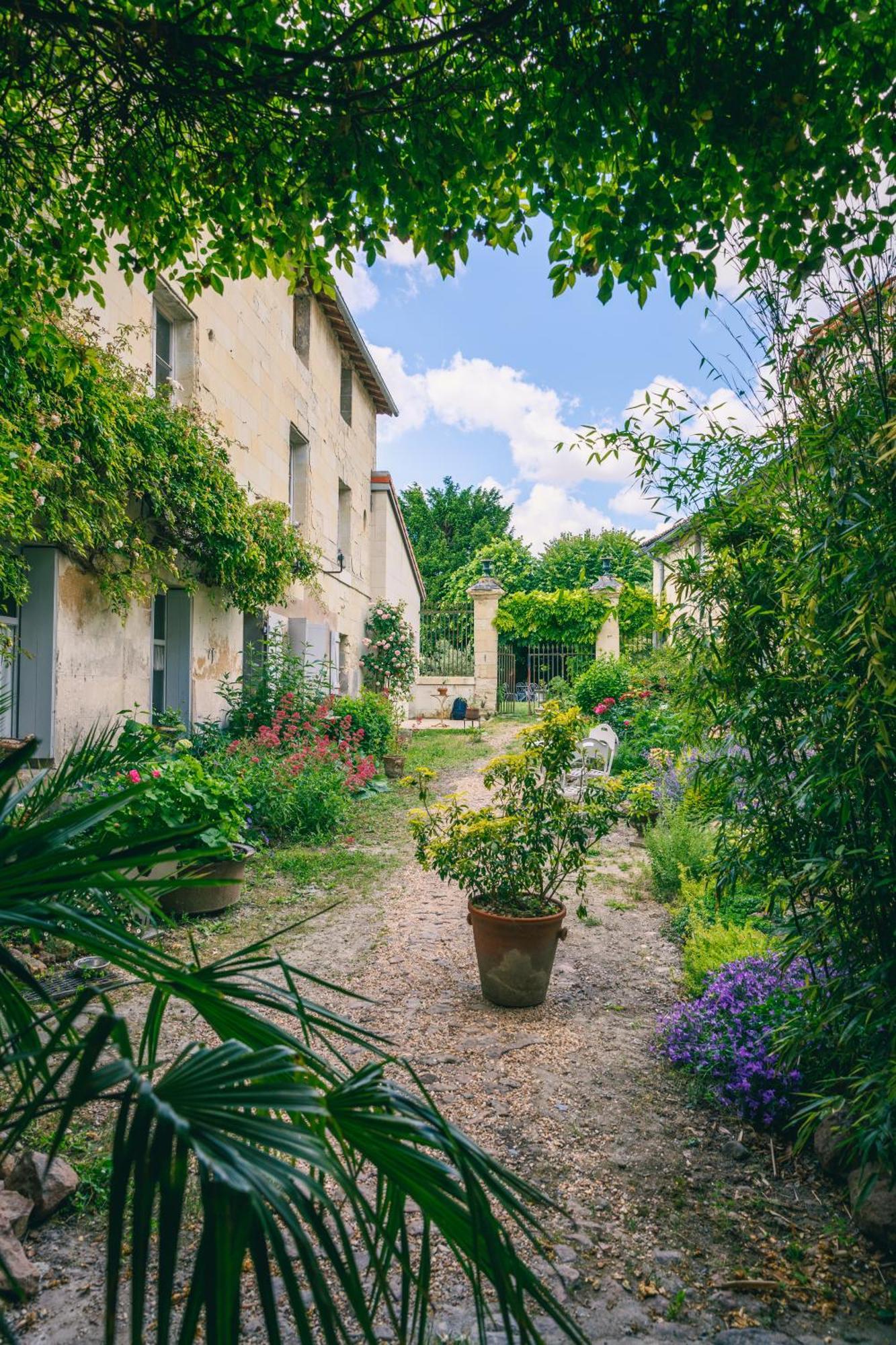 Hotel Le Prieure Sainte Croix Loudun Exterior foto